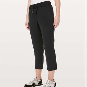 Lululemon On the Fly Crop 23" woven
